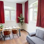 Crown Living Design Loft - Loft Mit Kueche, Bibliothek Und Gartensitzplatz, Grenznah Gelegen *
