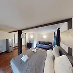 Crown Living Design Loft - Loft Mit Kueche, Bibliothek Und Gartensitzplatz, Grenznah Gelegen *