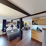 Crown Living Design Loft - Loft Mit Kueche, Bibliothek Und Gartensitzplatz, Grenznah Gelegen * Lustenau