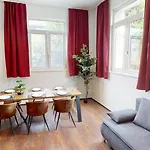 Apartment Crown Living Design Loft - Loft Mit Kueche, Bibliothek Und Gartensitzplatz, Grenznah Gelegen