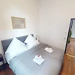 Crown Living Design Loft - Loft Mit Kueche, Bibliothek Und Gartensitzplatz, Grenznah Gelegen Lägenhet *