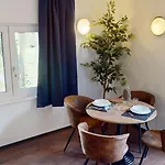 Apartment Crown Living Design Loft - Loft Mit Kueche, Bibliothek Und Gartensitzplatz, Grenznah Gelegen