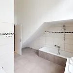 Crown Living Design Loft - Loft Mit Kueche, Bibliothek Und Gartensitzplatz, Grenznah Gelegen *