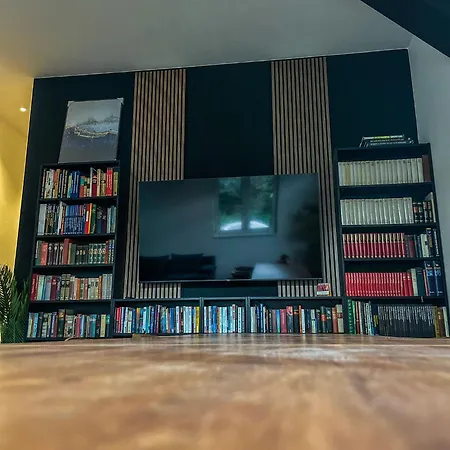 Crown Living Design Loft, Kueche, Bibliothek, Gartensitzplatz Daire *