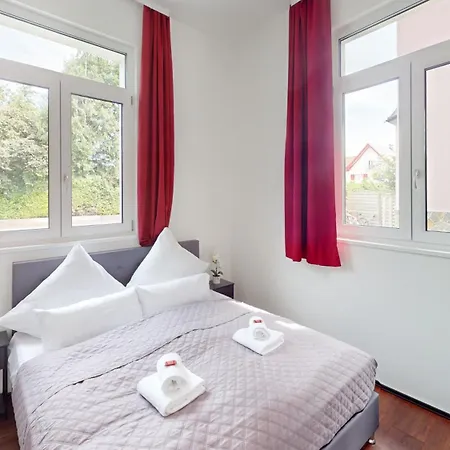 Crown Living Design Loft, Kueche, Bibliothek, Gartensitzplatz