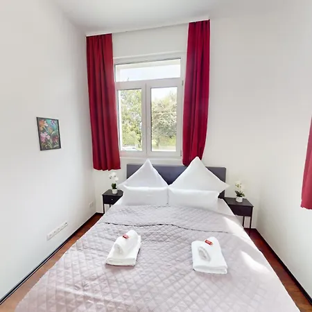 Appartement Crown Living Design Loft, Kueche, Bibliothek, Gartensitzplatz *