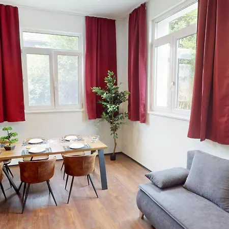 Crown Living Design Loft, Küche, Bibliothek, Gartensitzplatz *