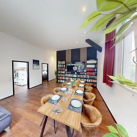 Crown Living Design Loft, Kueche, Bibliothek, Gartensitzplatz Daire