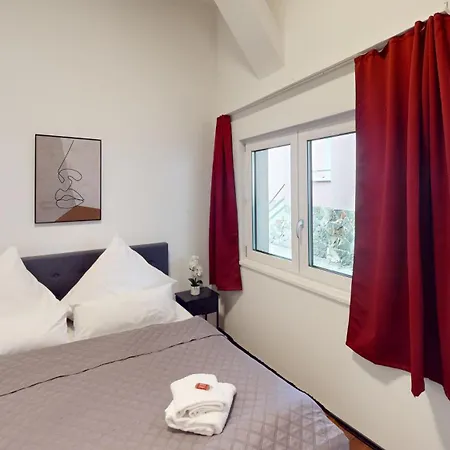 Crown Living Design Loft, Kueche, Bibliothek, Gartensitzplatz Appartement Lustenau