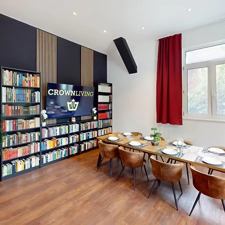 Daire Crown Living Design Loft, Kueche, Bibliothek, Gartensitzplatz