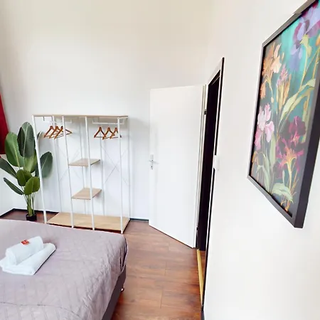 Apartment Crown Living Design Loft - Loft Mit Kueche, Bibliothek Und Gartensitzplatz, Grenznah Gelegen *