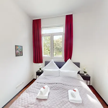 Crown Living Design Loft - Loft Mit Kueche, Bibliothek Und Gartensitzplatz, Grenznah Gelegen Lustenau
