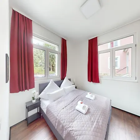 Crown Living Design Loft - Loft Mit Kueche, Bibliothek Und Gartensitzplatz, Grenznah Gelegen Apartment