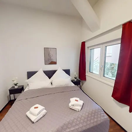 Appartement Crown Living Design Loft, Kueche, Bibliothek, Gartensitzplatz