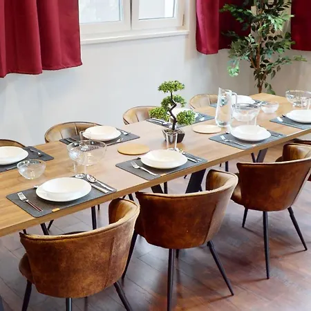 Crown Living Design Loft, Kueche, Bibliothek, Gartensitzplatz Lustenau