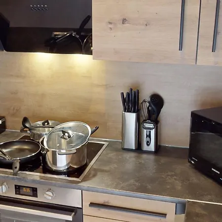Crown Living Design Loft, Kueche, Bibliothek, Gartensitzplatz