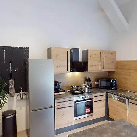 Crown Living Design Loft, Kueche, Bibliothek, Gartensitzplatz Lustenau