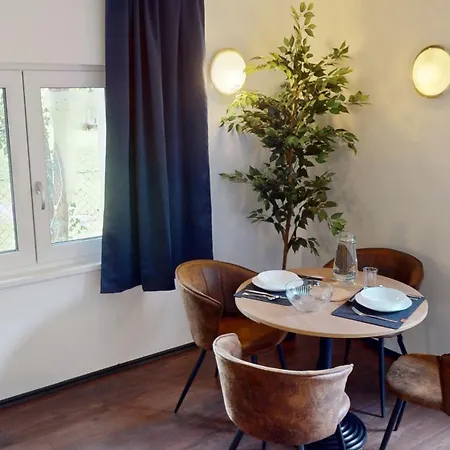 Apartment Crown Living Design Loft, Küche, Bibliothek, Gartensitzplatz