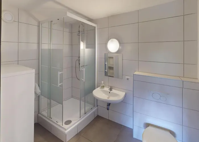 Crown Living Design Loft - Loft Mit Kueche, Bibliothek Und Gartensitzplatz, Grenznah Gelegen Apartament *