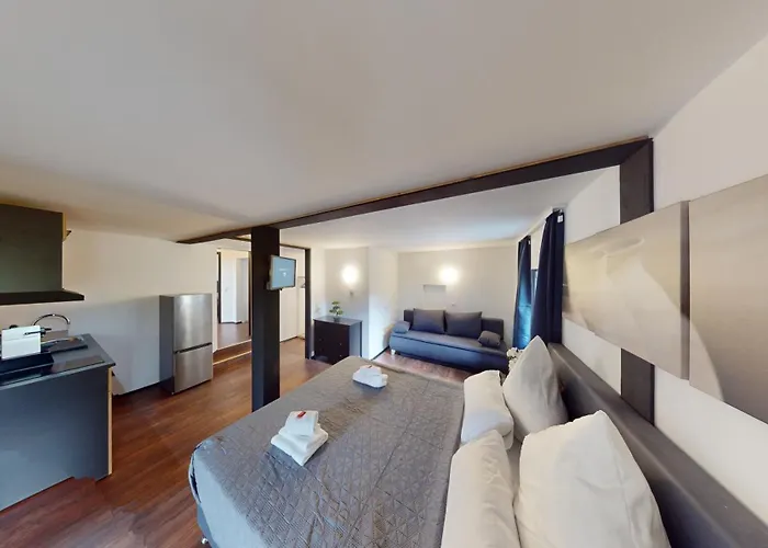 Crown Living Design Loft - Loft Mit Kueche, Bibliothek Und Gartensitzplatz, Grenznah Gelegen *